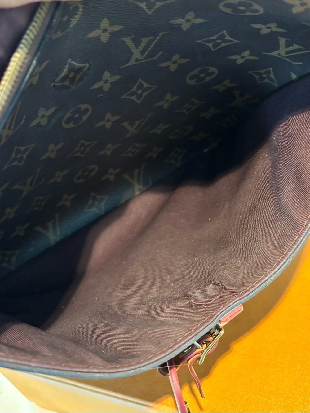LOUIS VUITTON Monogram Odeon MM in Natural. - Picture 12 of 13